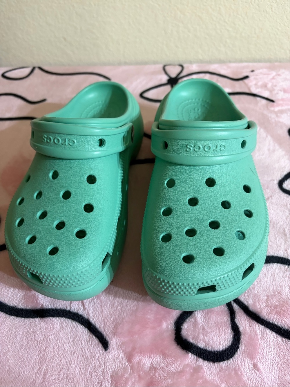 CROCS Classic Clog in Aqua Green